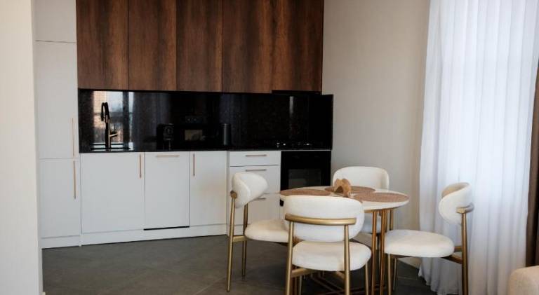 Serviced apartment with garden, pool & terrace — photo 3