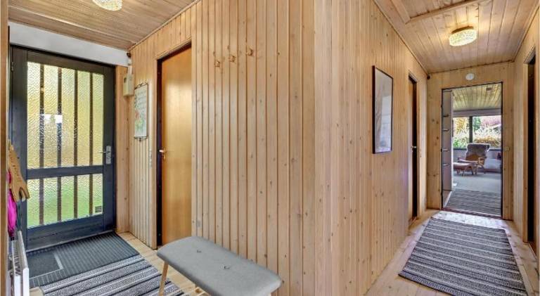 House with jacuzzi & pool — photo 5