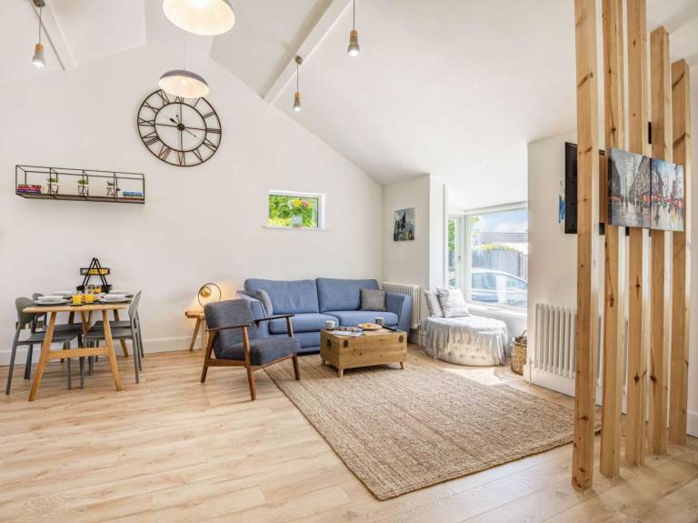 Fully equipped lovely vacation home with yard | Pet-friendly — photo 2