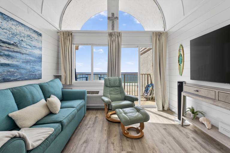 Condo with private pool & patio | Beach view — photo 5