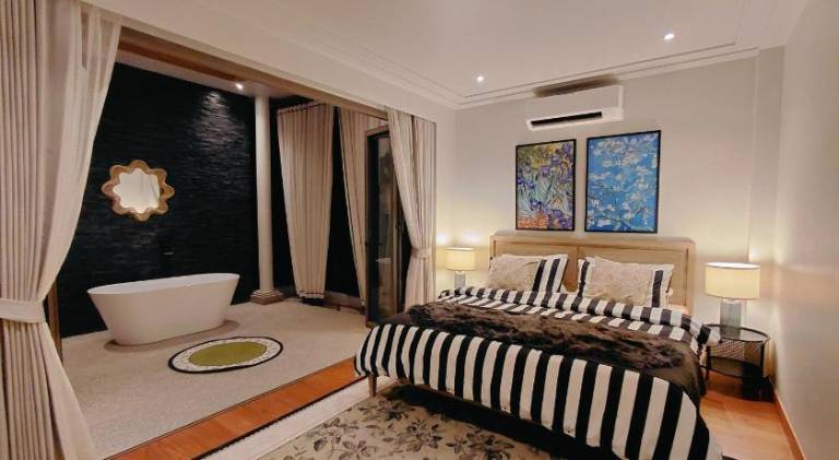 Villa with pool, terrace & garden | Pet-friendly — photo 2