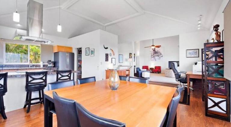 Central Oceanview Modern Cozy 3 Bed House — photo 5
