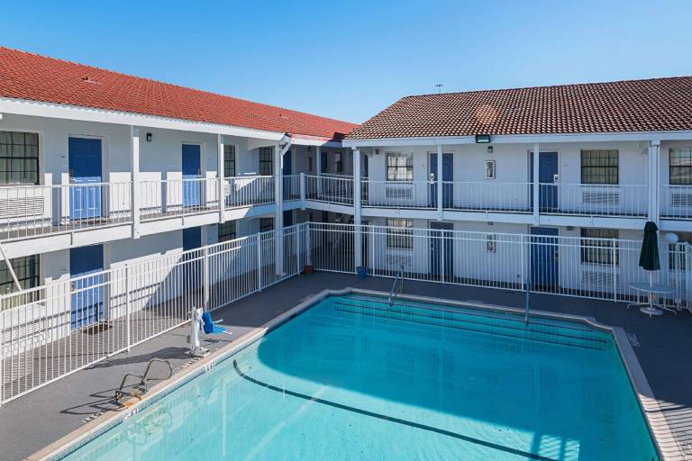 Motel 6 Grand Prairie, TX - Interstate 30 — photo 3