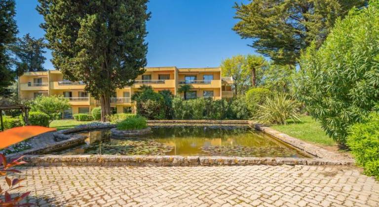Holiday apartment with pool — photo 4
