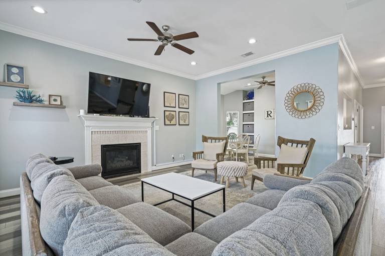 Flirty Flamingo- Pet-Friendly Vacation Home Near Beach with Private Pool Area — photo 4
