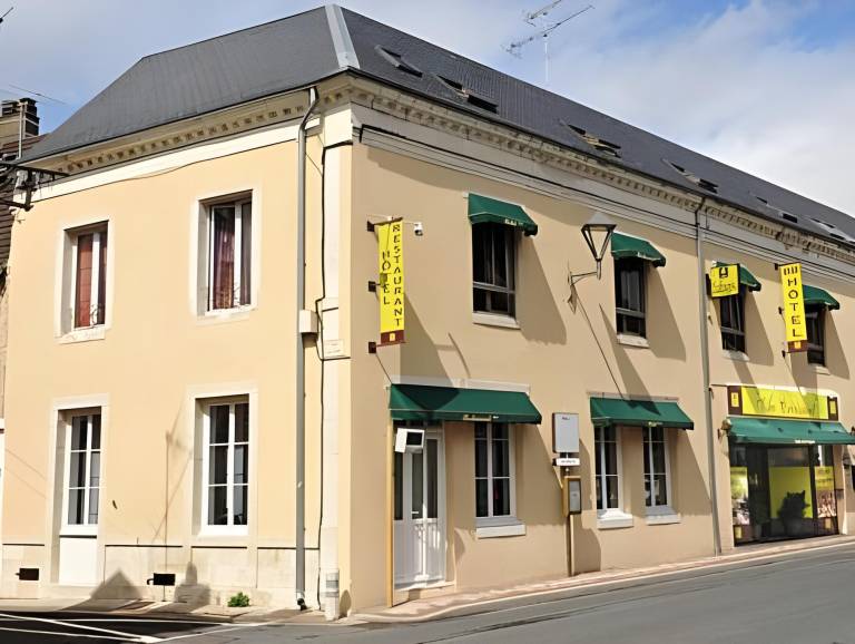 Logis Hotel Au Croissant in Chateauroux