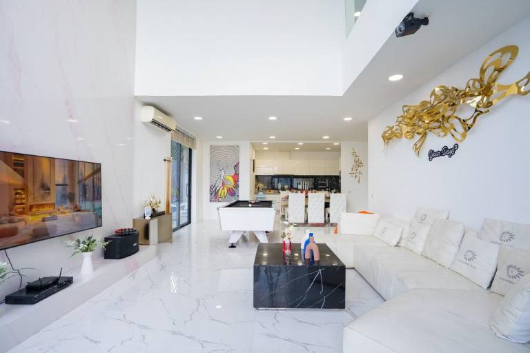 Villa with pool, hot tub & barbecue | Close to Big Buddha | Perfect for remote work | Dogs allowed in Pattaya
