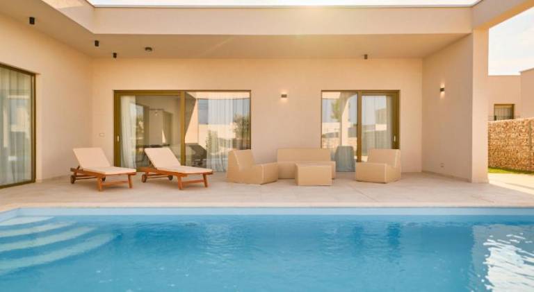 Vacation home with pool | Next to the beach | Pet-friendly in Tar-Vabriga