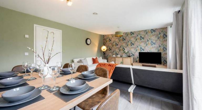 Vacation home with 4 rooms for 10 persons in Manchester
