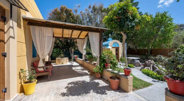House with BBQ, patio & yard — photo 2