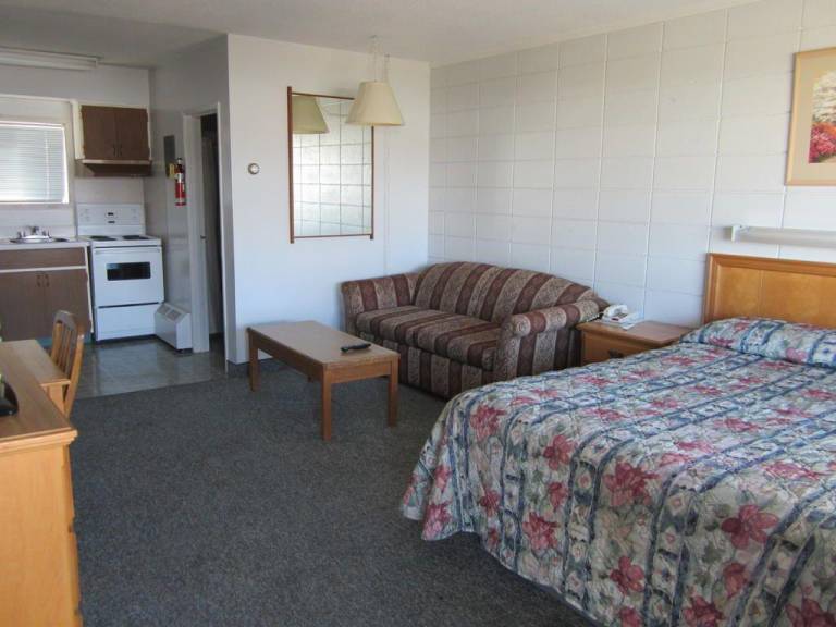 Camelot Court Motel — photo 2