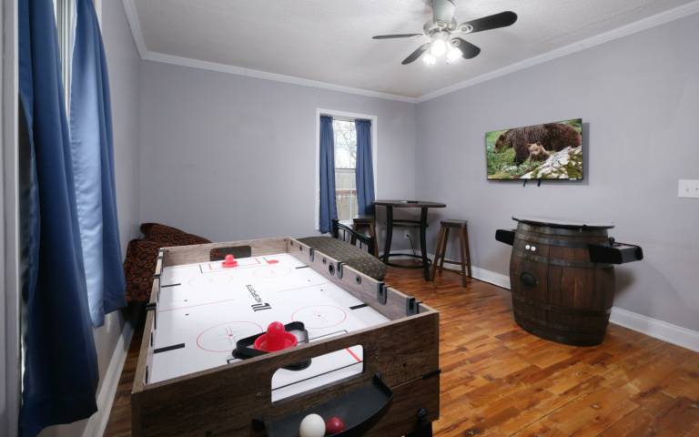 Hot Tub Soaks Under the Stars, Firepit S'mores & Secluded Mountain Vibes - A Country Retreat — photo 3