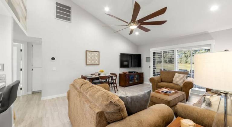 Vacation home with pool & hot tub — photo 2