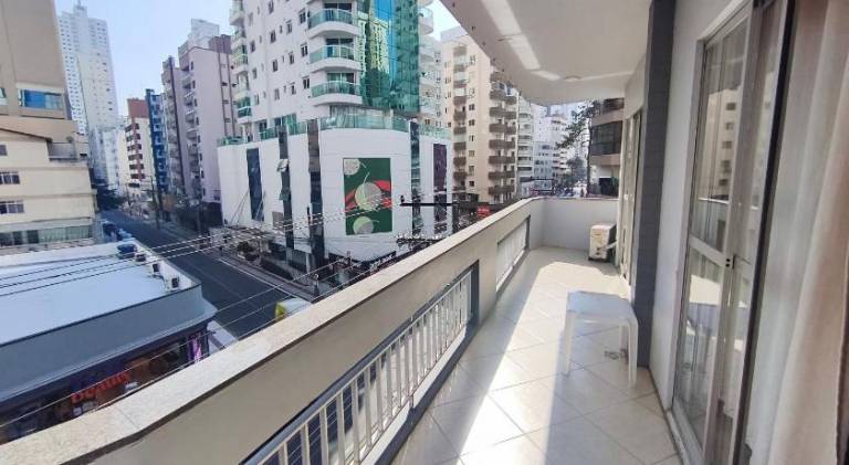Apto na Av. Brasil – 1 suite 2 dorm in Balneário Camboriú