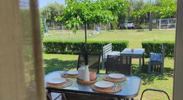 Vacation home with yard, patio & barbeque — photo 5