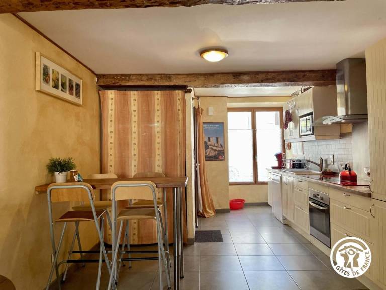 Gite with barbecue, patio & yard — photo 4