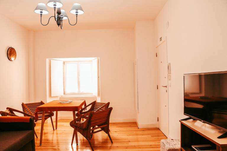 Holiday apartment with terrace & yard | Near São Jorge Castle | Pets allowed — photo 5