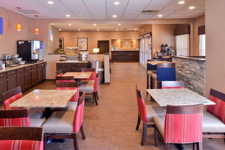 Comfort Inn & Suites Fayetteville-University Area — photo 5