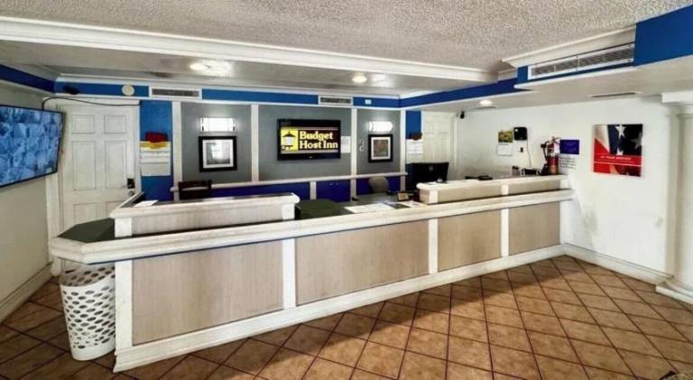 Budget Host Inn-Medical Center — photo 4