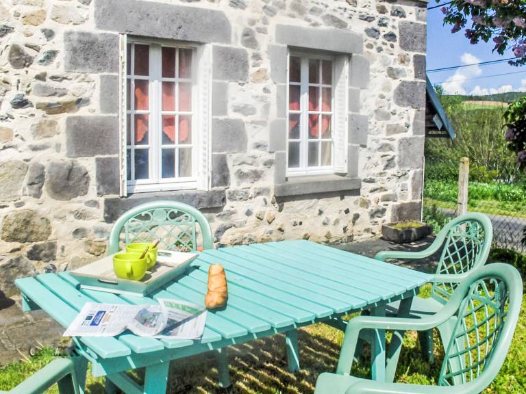 Vacation home with barbeque, terrace & garden | Nature view — photo 2