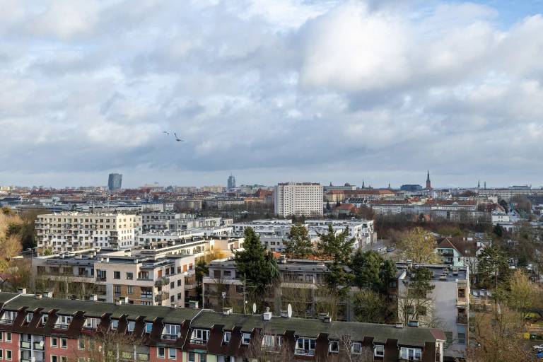 Ku S o cu 24A Szczecin White and Blue Apartment with City View and Desk — photo 2