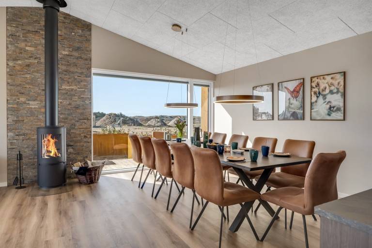 House with barbecue, hot tub & patio | Lake view — photo 3