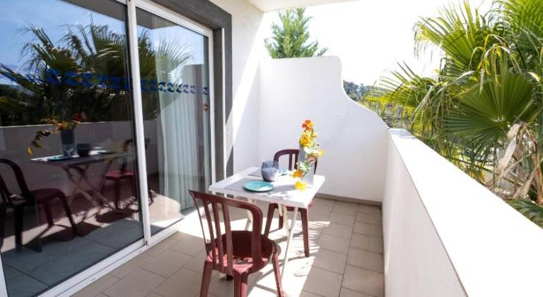 Serviced apartment with patio & pool | Pets are welcome — photo 5