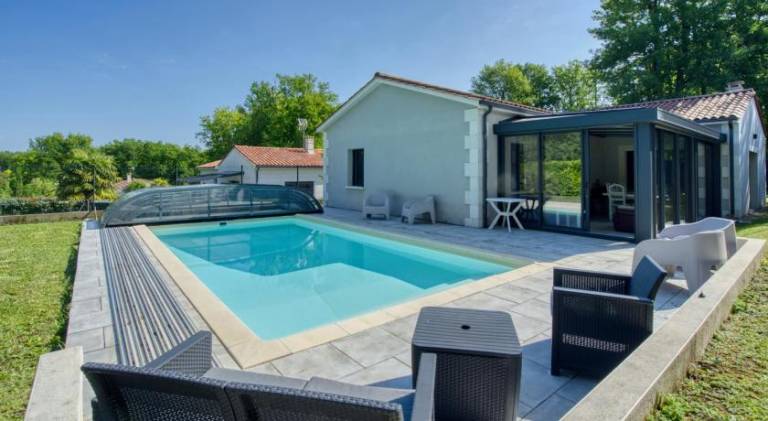 Villa with pool | Pets are welcome in Angouleme