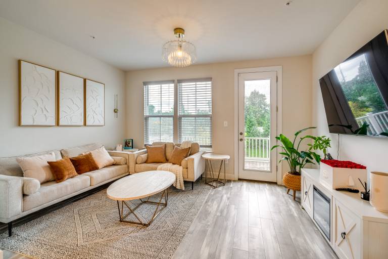 3 Mi to NW Stadium Modern Retreat in Largo