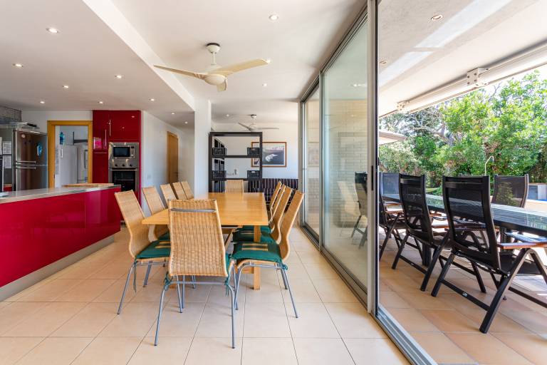 Child-friendly wonderful villa with fast internet, private pool & barbeque | Garden view | Good for workation | Pets allowed — photo 5