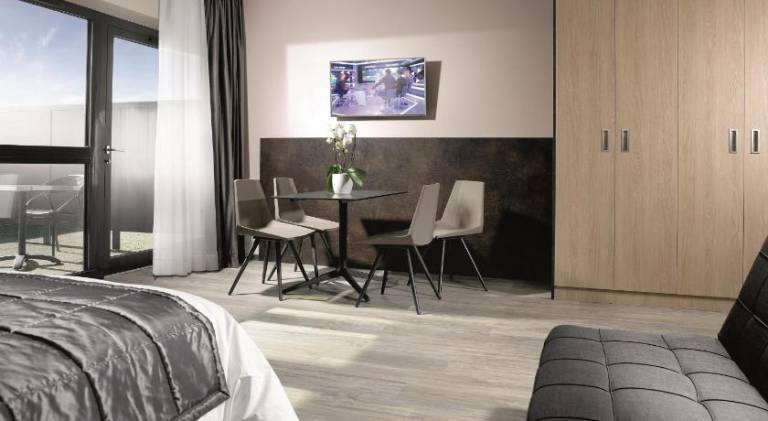 Serviced apartment with patio | Suitable for remote work — photo 2