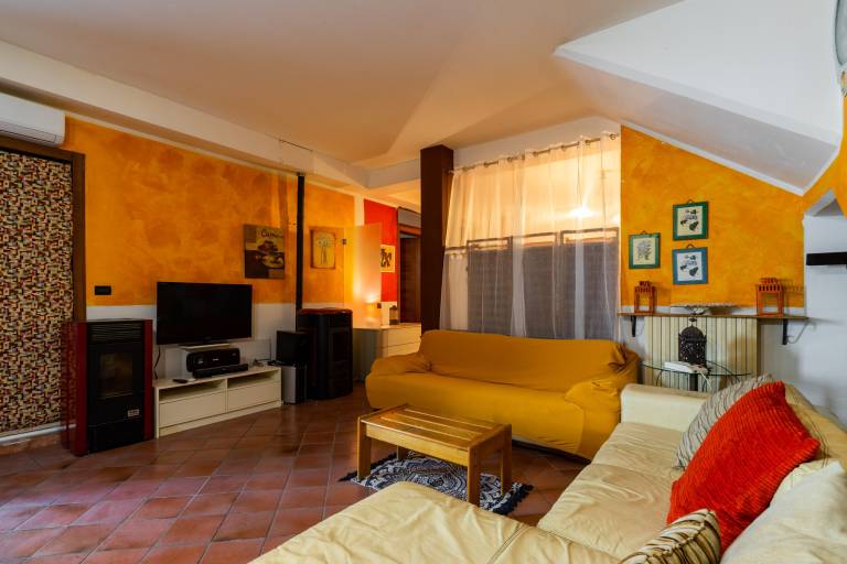 Beautiful vacation home with terrace, yard & fast internet | City view | Pet-friendly — photo 4