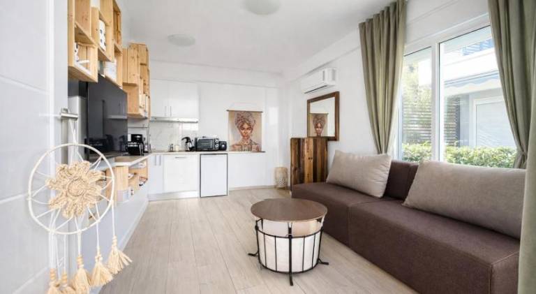 Nice rental apartment with yard & terrace | Close to the beach | Dogs allowed in Kavala