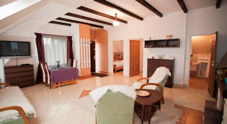 Rental apartment with patio, yard & barbecue — photo 2