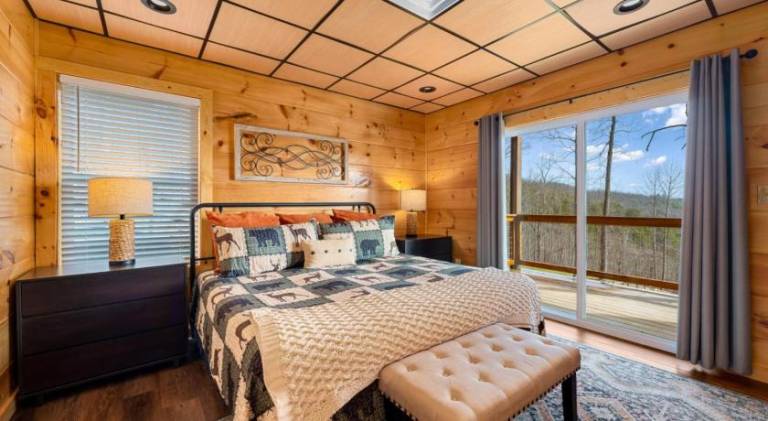 Lovely chalet with hot tub & pool | Dogs allowed — photo 2