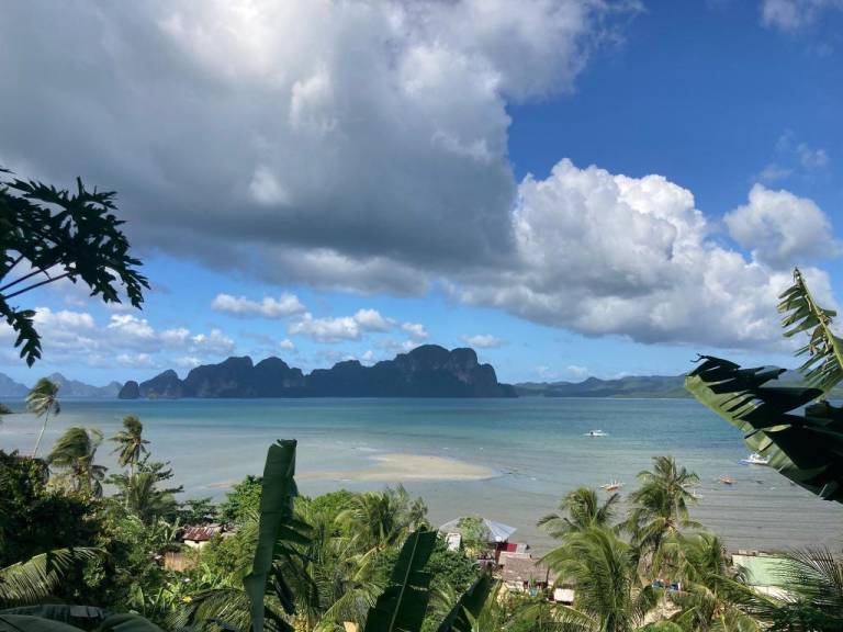 Holiday apartment with patio & garden in El Nido