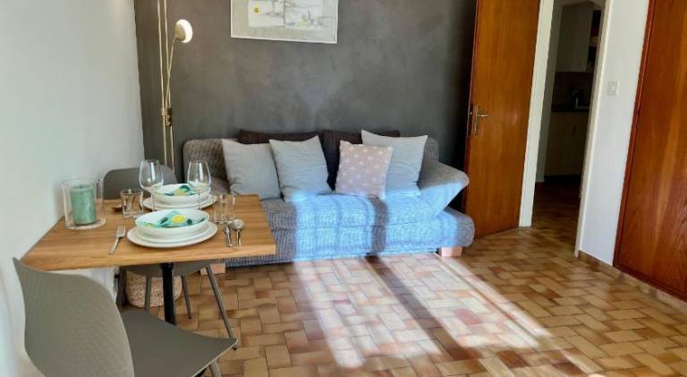 Rental apartment with yard & terrace in Losone
