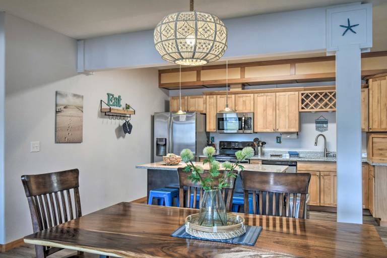 Waterfront Vacation Rental in Ocean Shores — photo 2