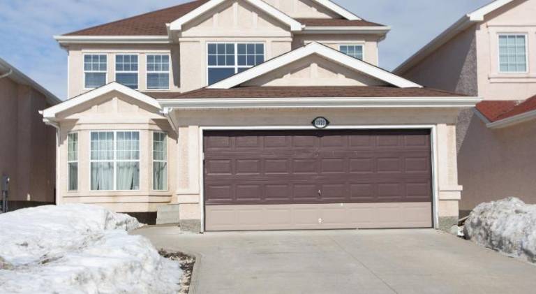 Elegant 6 Bedroom House Near U of Manitoba