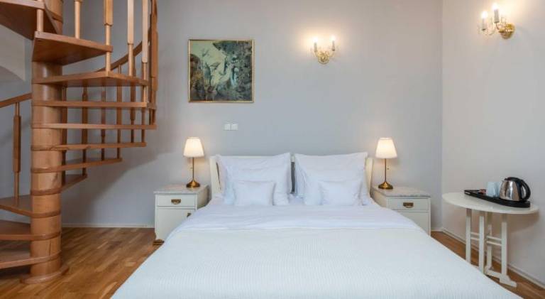 Serviced apartment with jacuzzi & terrace | Close to Prague astronomical clock in Prague
