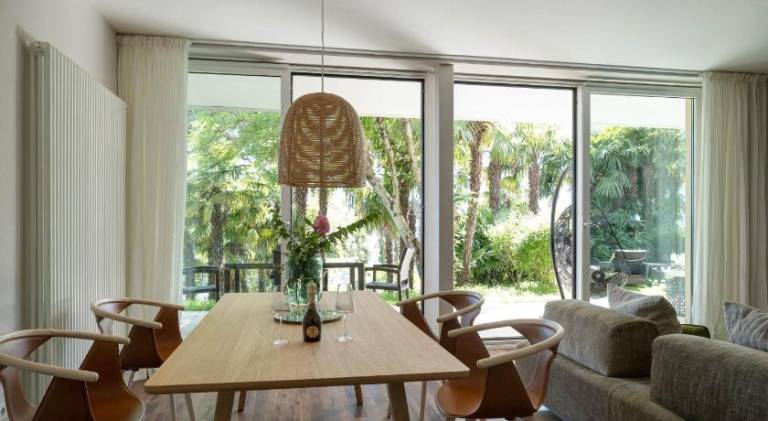 Holiday apartment with terrace, yard & pool — photo 4