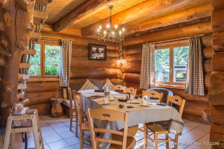 Chalet with terrace, yard & grill — photo 4