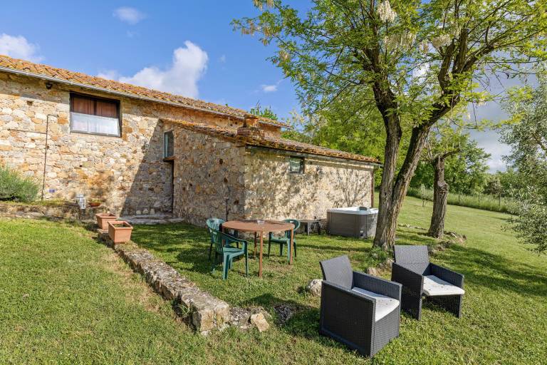 Cottage 'Nel Verde Con Jacuzzi' with Shared Pool and Shared Garden — photo 3