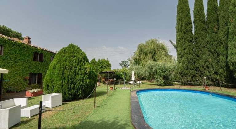 Rental apartment with pool, grill & yard | Good for workation | Pets allowed in Castiglione del Lago