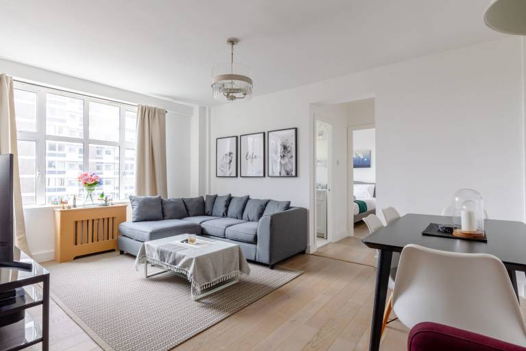 Elegant 1BD Flat 5 Minutes from Hyde Park