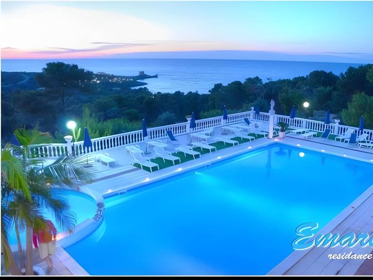 Serviced apartment with grill, garden & pool in Peschici