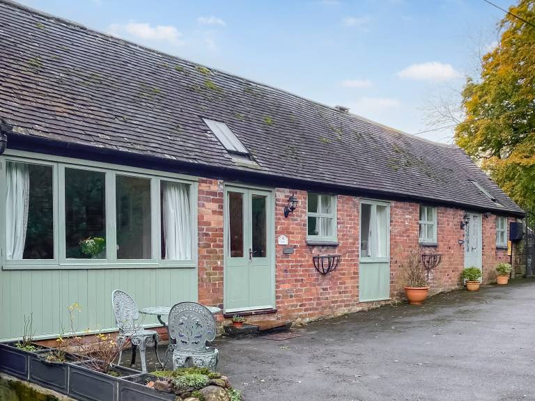 Children-friendly cottage with barbecue & yard | River view | Pet-friendly in Stafford