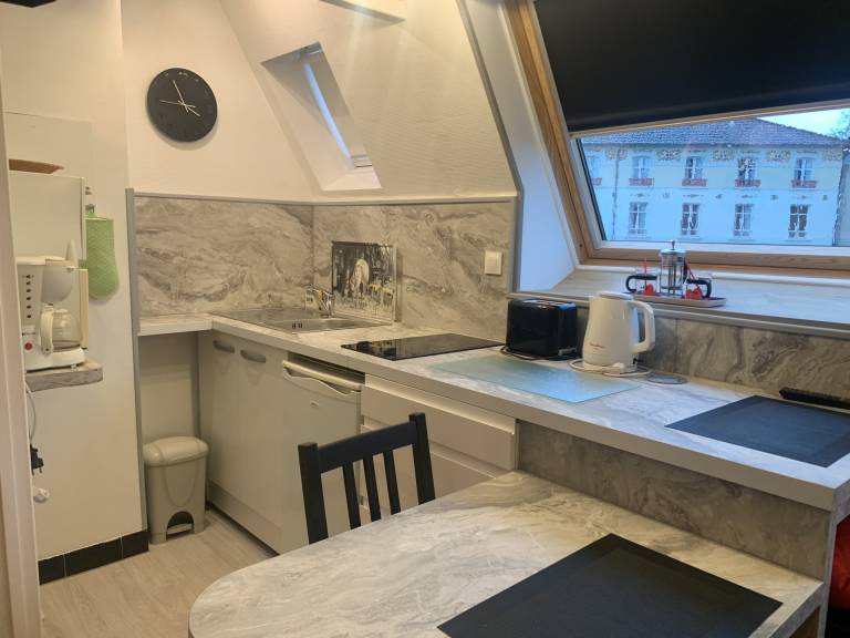 Bright apartment with air conditioning and WIFI, near Thermes St Roch — photo 5
