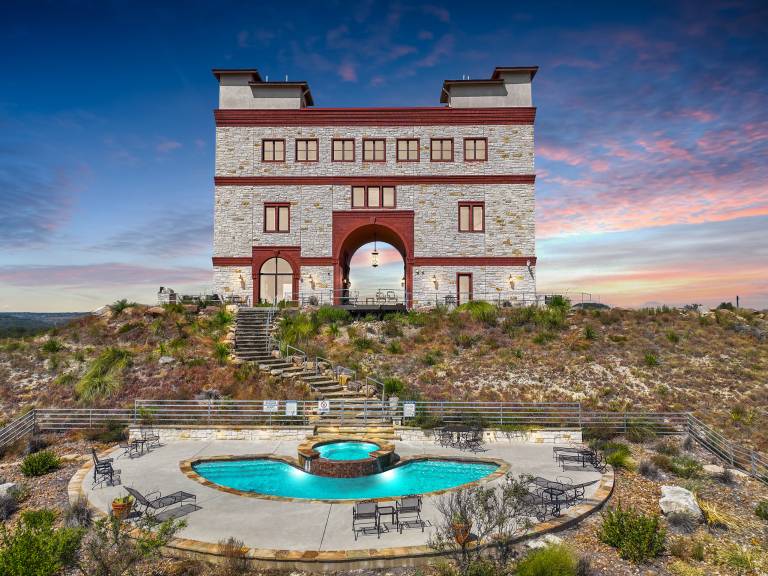 Arc de Texas - Lafayette Suite in Blanco, TX