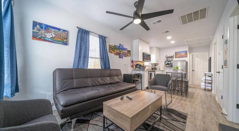 House with grill & terrace | Near Tower of the Americas | Pets are welcome — photo 4
